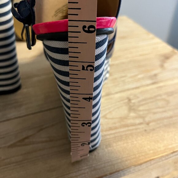 G by Guess Wedges Size 10M - Picture 4 of 13